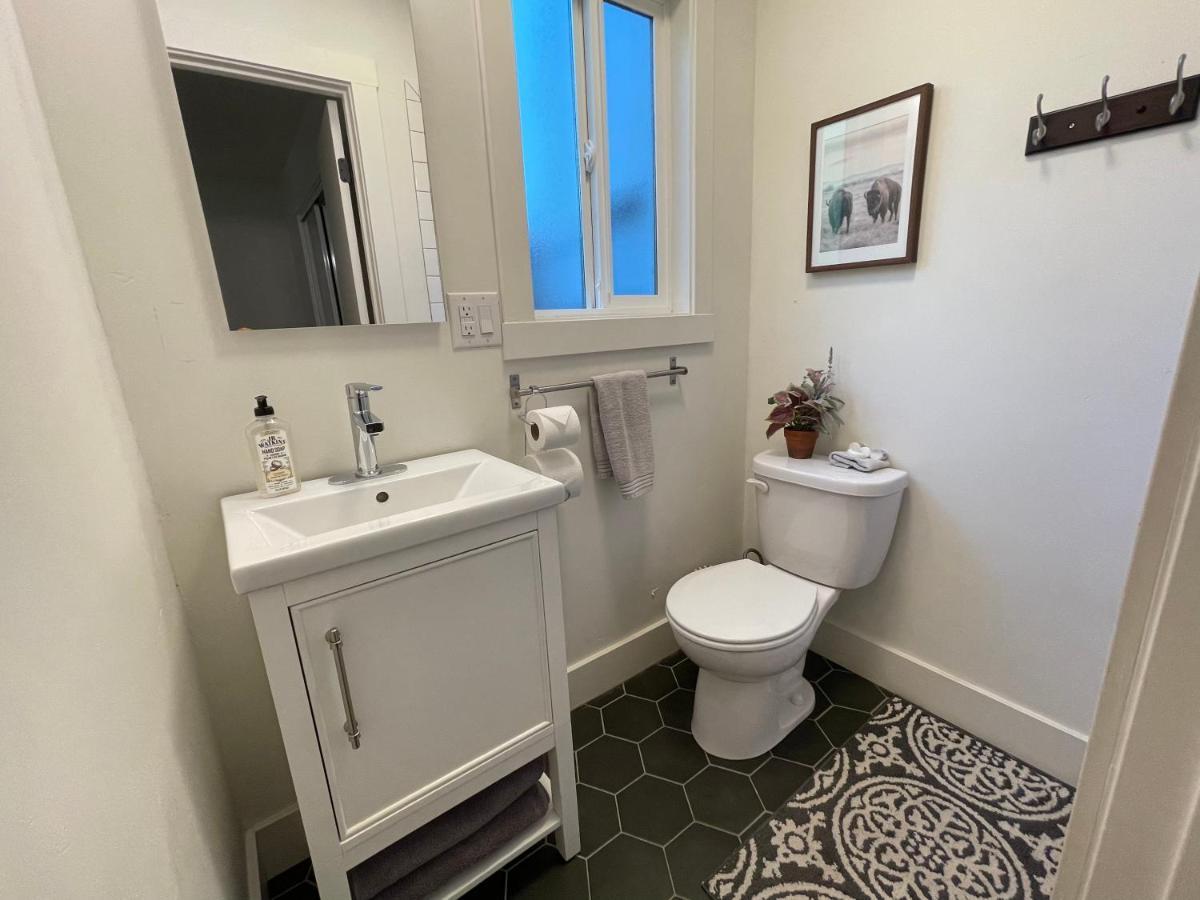 Newly Renovated, Modern And Cosy One Bedroom Condo With Full Kitchen And Lounge Redding Εξωτερικό φωτογραφία